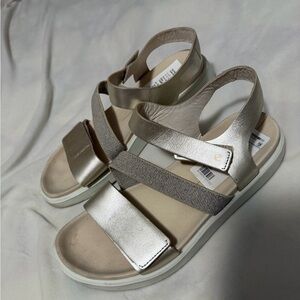 Ecco Flowt Gold Strap Velcro Gold Sandals Travel Comfort Size 38 7.5/8